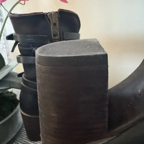 Freebird by Steven Baker Black Distressed Leather Boots - Picture 6 of 6